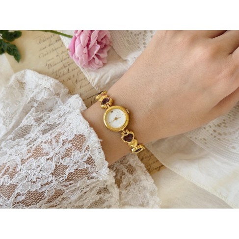 Fashionable and versatile women's watch